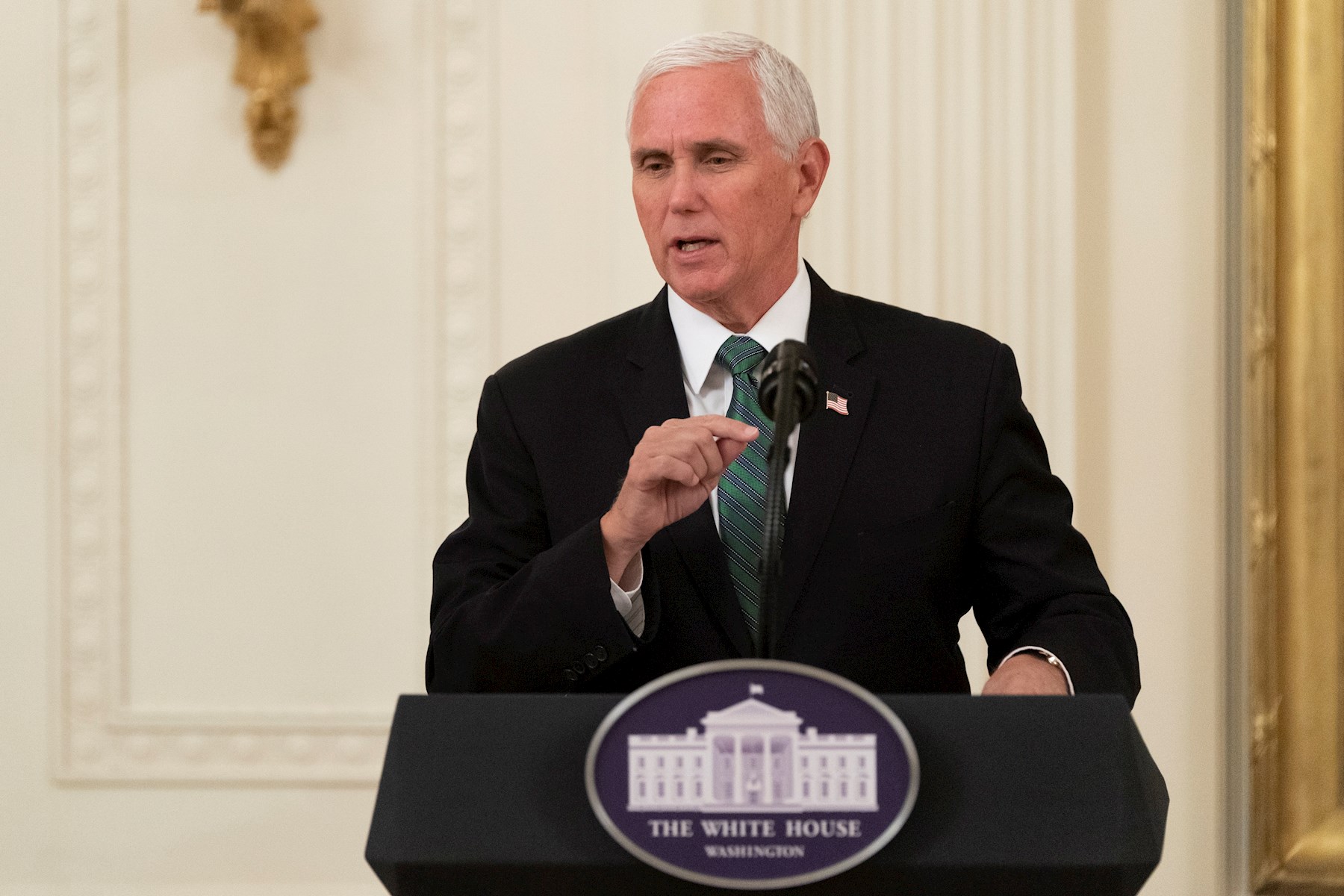 Pence dijo que la pandemia está a la baja en Florida durante mitin sobre aborto