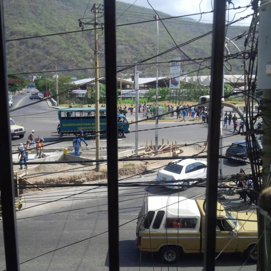 estudiantes-protestan-avenida-intercomunal-guarenas_89279.jpg