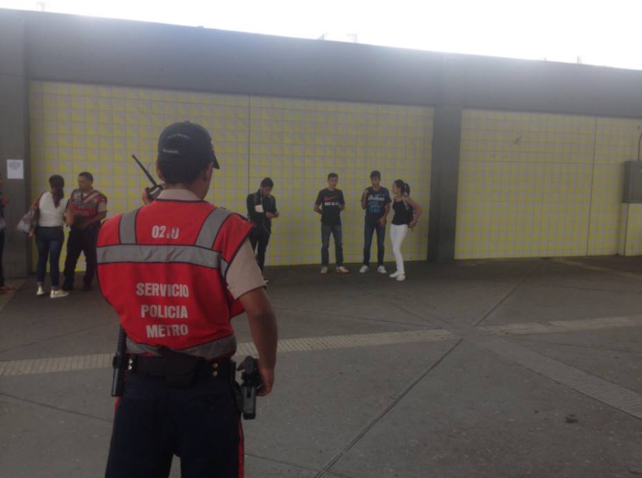 PNB detuvo a periodista en el Metro de Caracas - EL NACIONAL