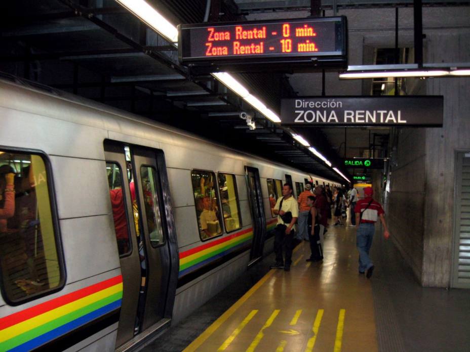 continua-retraso-las-lineas-del-metro-caracas_210732.jpg