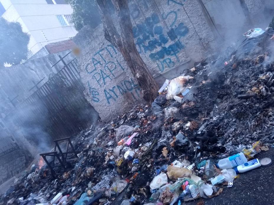 Basura en las calles de Caracas marcó el amanecer de este 25 de ...
