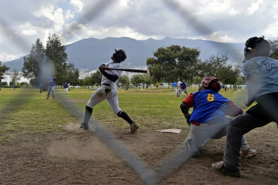 venezolanos-quito-softbol-contra-nostalgia_231731.jpg