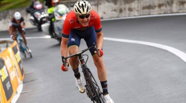 Matej Mohoric resistió en la jornada más larga del Giro