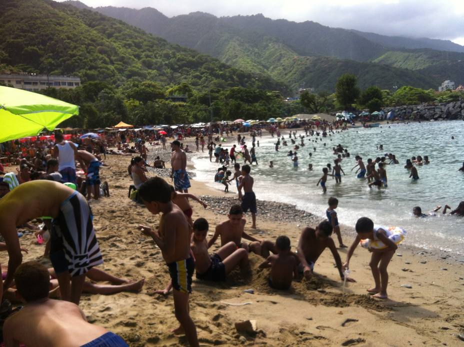 Joven murió ahogado al tratar de salvar a su novia en una playa de ...