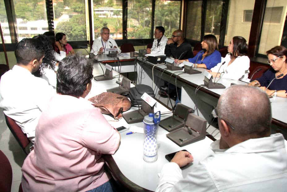medicos-decidiran-martes-extienden-paro-todo-pais_242998.jpg