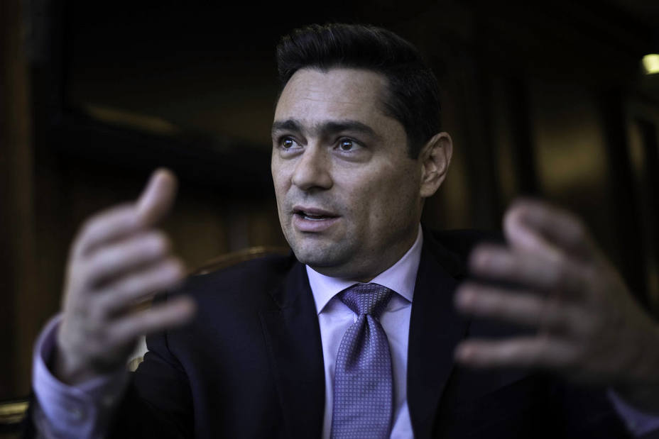 carlos-vecchio-exiliado-que-suena-con-regresar-venezuela_245758.jpg