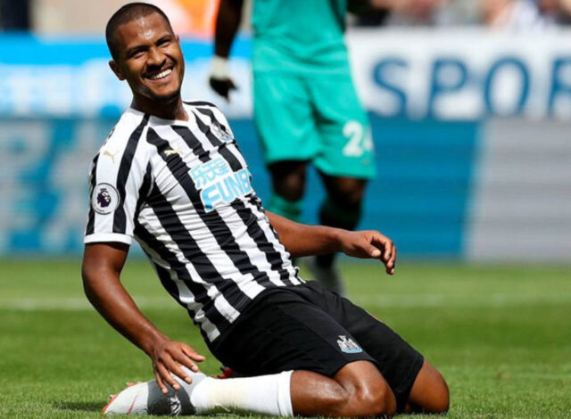 Salomón Rondón se estrenó en el 11 titular del Newcastle