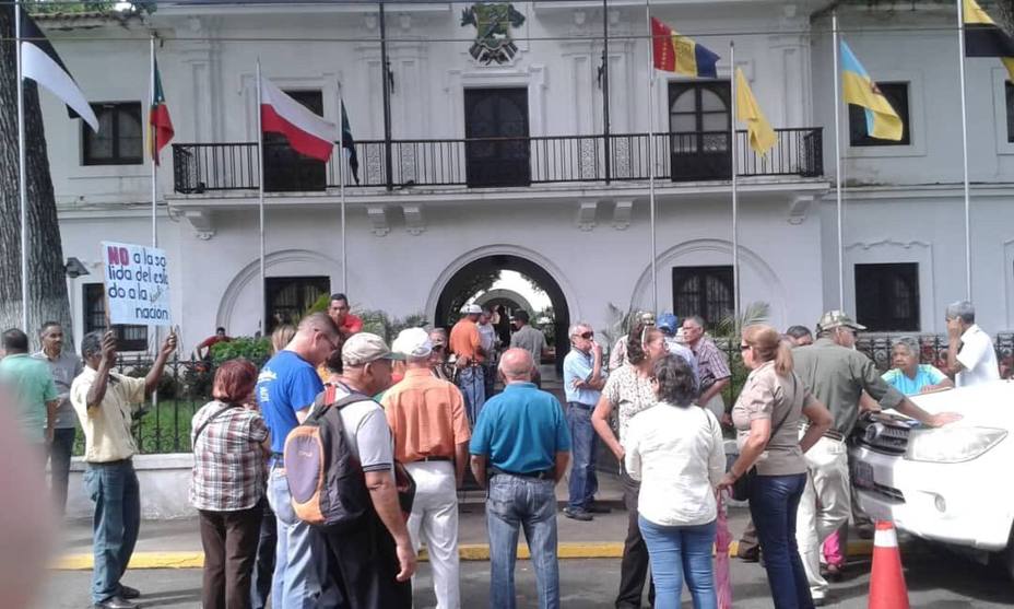 Docentes protestan en Monagas para exigir reivindicaciones salariales ...