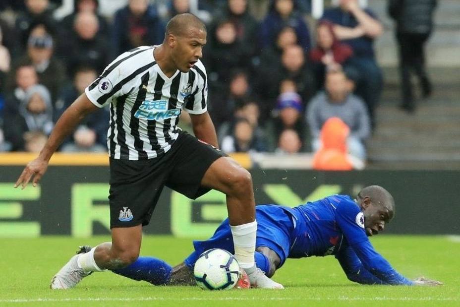 benitez-confirmo-que-salomon-rondon-estara-menos-dos-semanas-baja_253628.jpg