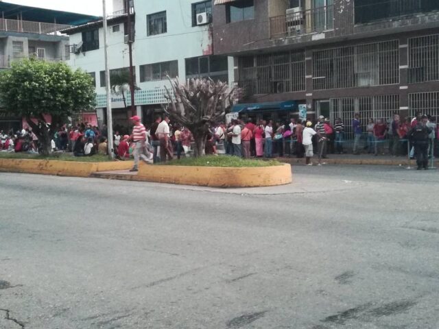 Adultos mayores esperan desde este jueves para cobrar la pensión en Cojedes