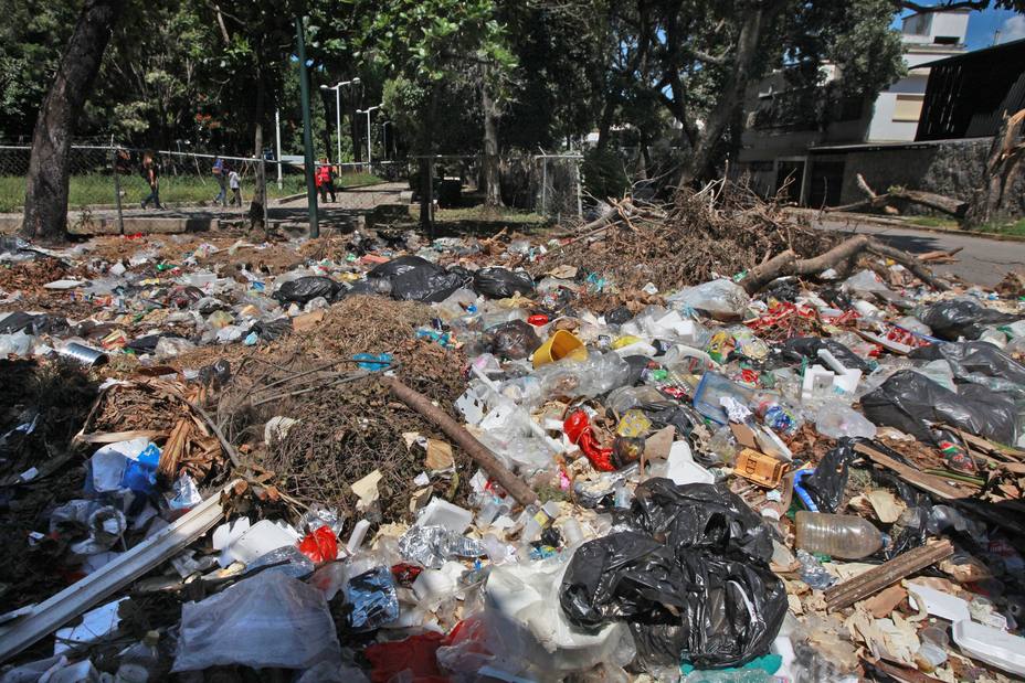 Parque La Paz permanece repleto de basura y abandonado - EL NACIONAL
