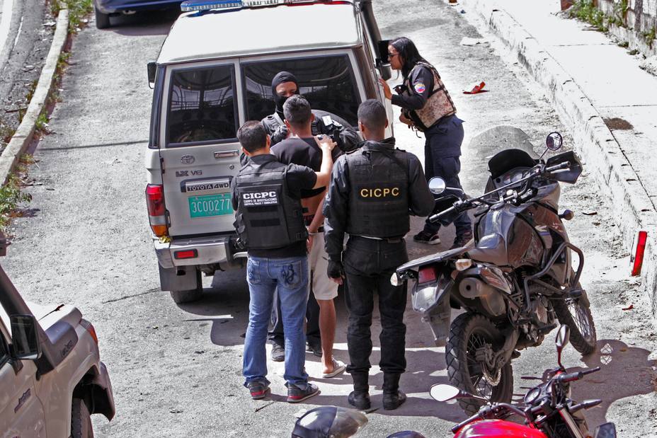 funcionarios-del-cicpc-gnb-robaron-apartamentos-rio-chico_260508.jpg