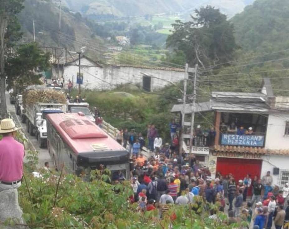continuan-las-protestas-por-falta-gas-merida_258327.jpg