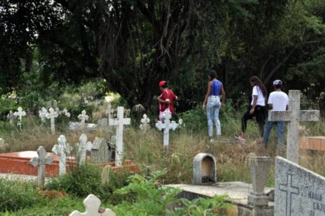 Personas roban cráneos en cementerios de Valencia y los usan para brujería
