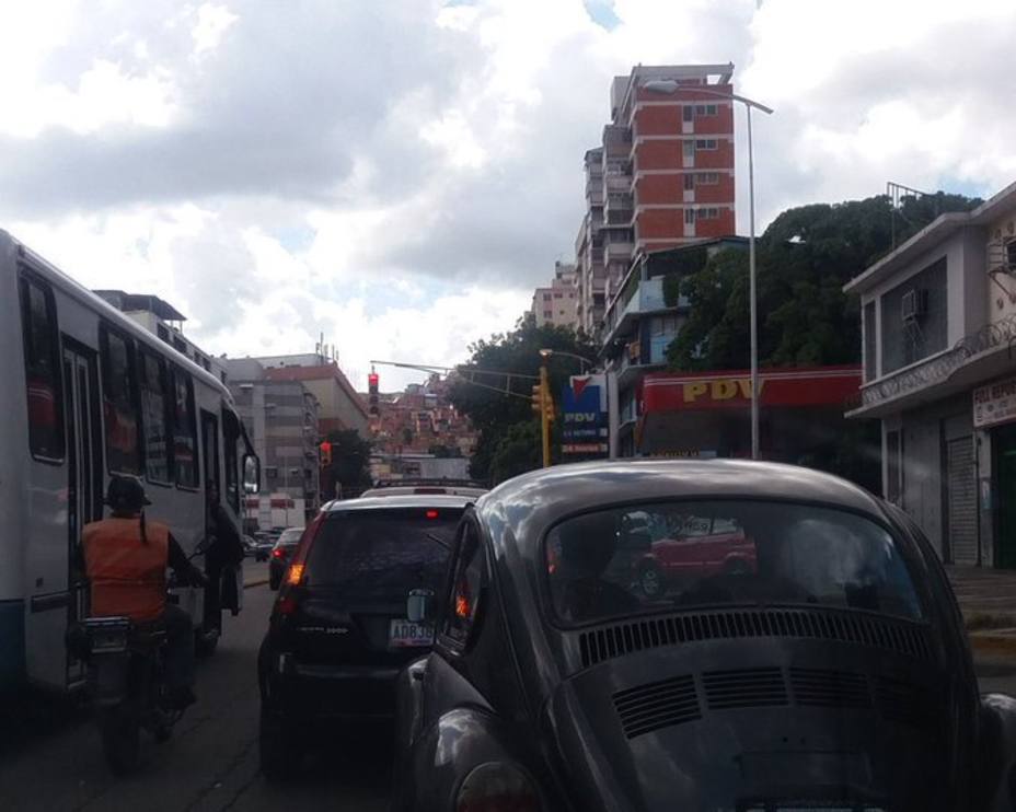 usuarios-denunciaron-escasez-gasolina-este-caracas_258207.jpg
