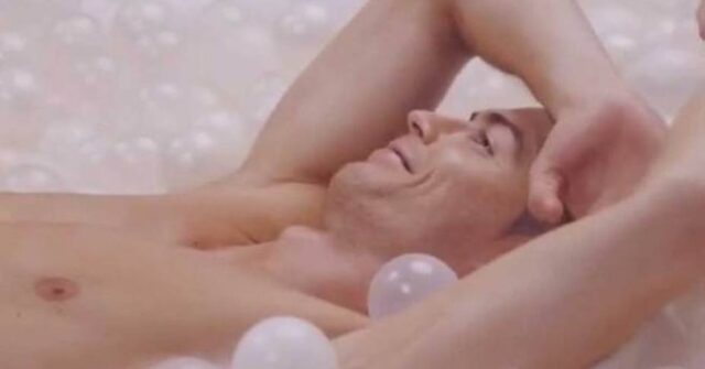 El polémico comercial de Cristiano Ronaldo semidesnudo para su marca