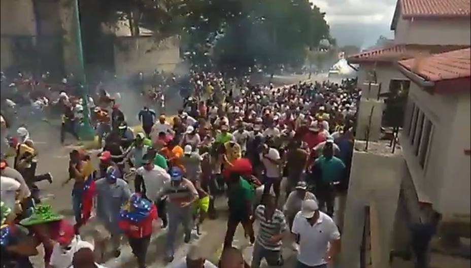 gnb-reprime-marcha-yaracuy-con-lacrimogenas_267751.jpg