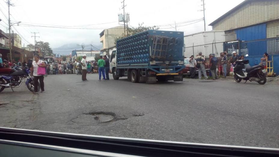 reportan-cierre-carretera-petare-santa-lucia-por-protesta_265463.jpg