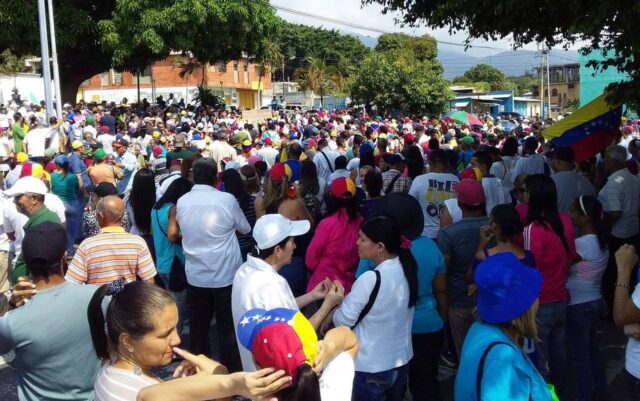Ciudadanos marchan en Yaracuy en respaldo a la ayuda humanitaria