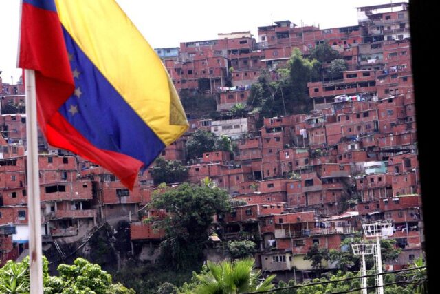 Habitantes de Petare protestan contra supuesto abuso policial