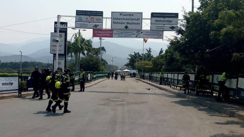 Agentes violan el derecho a la vida al bloquear los puentes ...