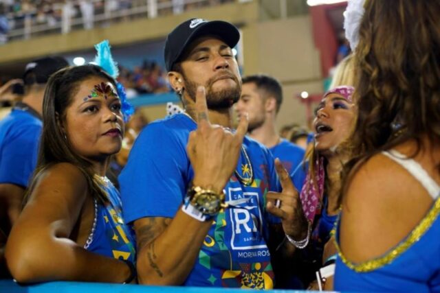 Neymar celebró el carnaval con Anitta en el Sambódromo de Río