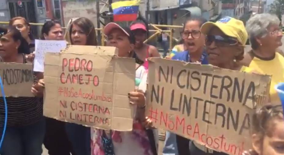 Protestan en Sarria por la falta de suministro de agua potable - EL ...