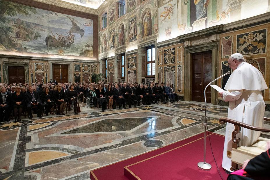 papa-francisco-dio-leccion-buen-periodismo-corresponsales-italia_282736.jpg