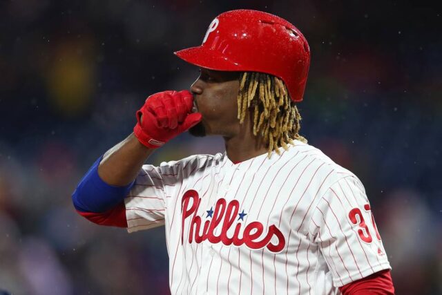MLB extiende suspensión cautelar de Odúbel Herrera hasta inicio del juicio