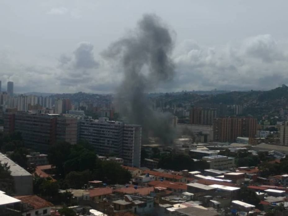 reportan-explosion-subestacion-electrica-caracas_289618.jpg