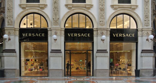 Versace se disculpó por ofender a China con el diseño de una camiseta
