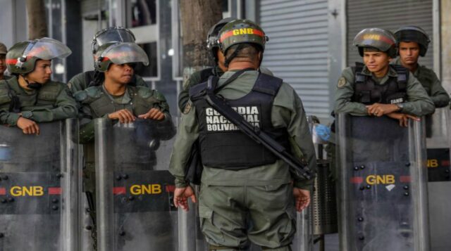 Detenidos dos militares por extorsionar a trabajadores de una construcción