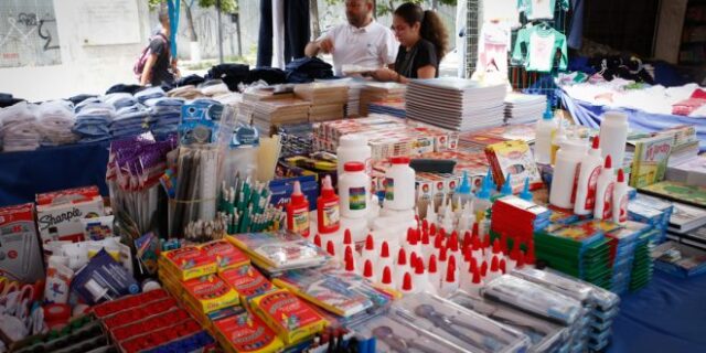 Hacen falta 69 salarios mínimos para comprar uniformes y útiles escolares