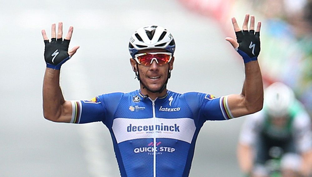 Philippe Gilbert alza los brazos en Bilbao