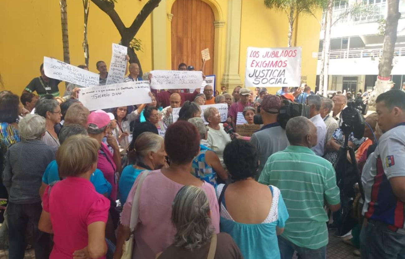 Jubilados y pensionados protestaron para exigir mejora salarial