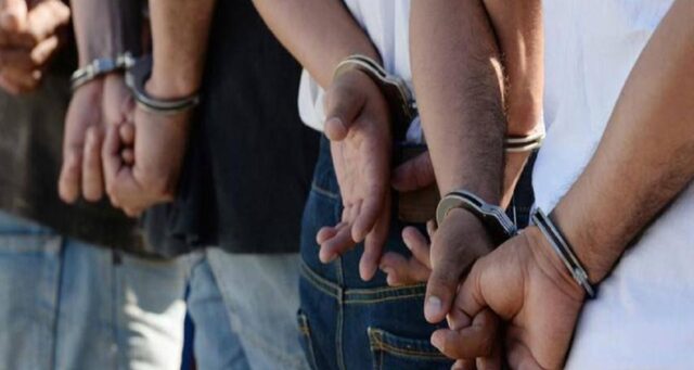 Detienen a varias personas por ingerir licor en la vía pública pese a la cuarentena