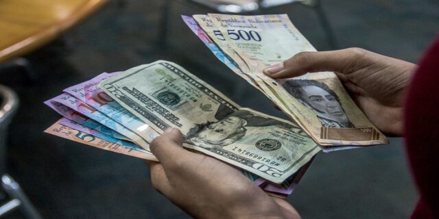 Dólar oficial aumenta mientras que el paralelo está en baja