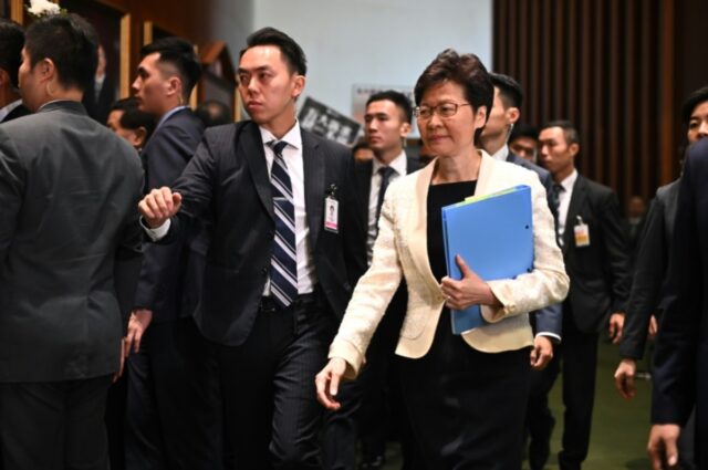 Segundo día de abucheos en el Parlamento contra la jefa del Ejecutivo de Hong Kong