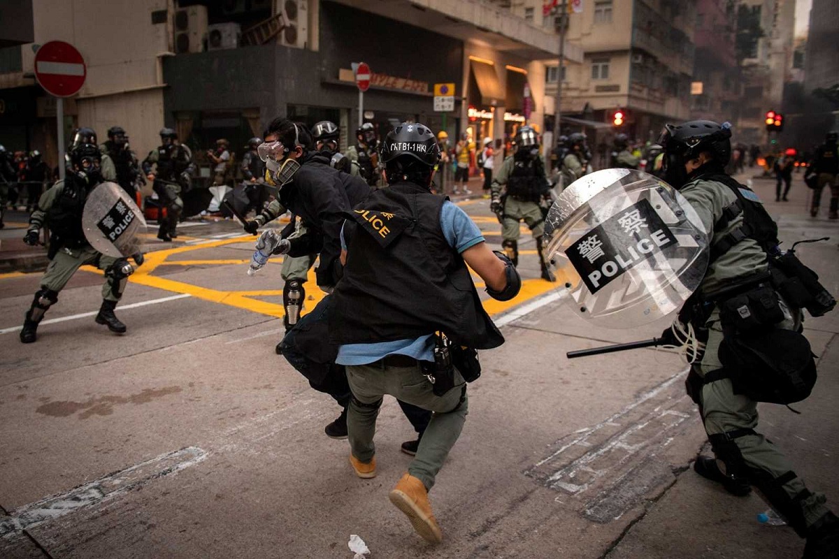 Violencia en Hong Kong deja la primera muerte relacionada con las protestas