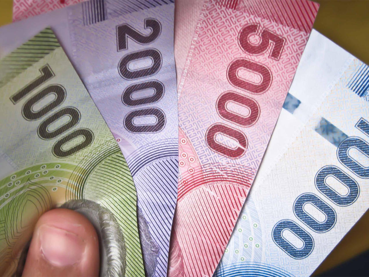 Peso chileno vuelve a caer por la crisis y se acerca a mínimo histórico