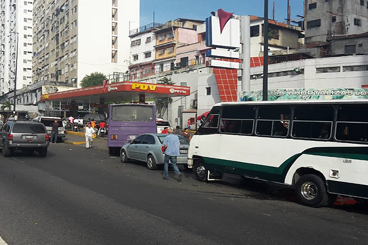 colas en caracas por gasolina