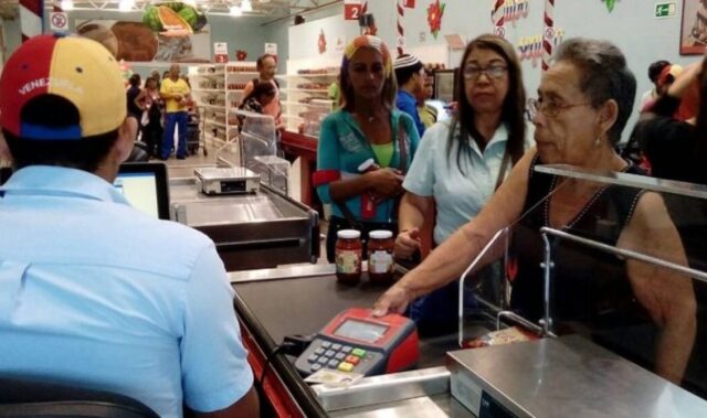 Comerciantes no han recibido reintegro de las ventas en petros de enero