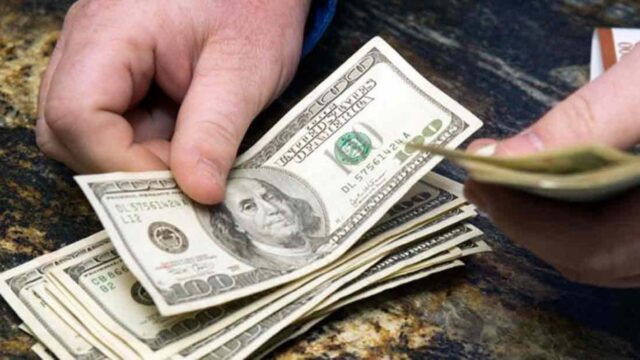 El precio del dólar paralelo volvió a dispararse y pasó los 70.000 bolívares