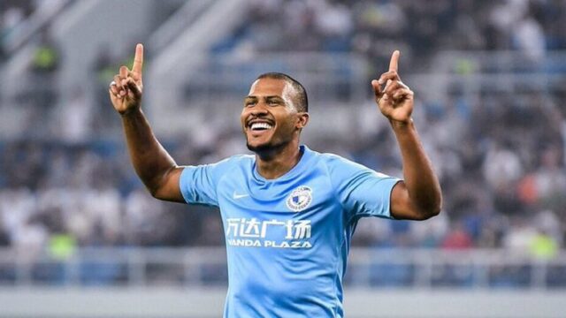 Coronavirus deja sin actividad a Salomón Rondón en la Superliga
