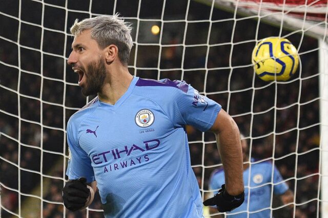 Sergio Agüero está en lo más alto al marcar su gol 180
