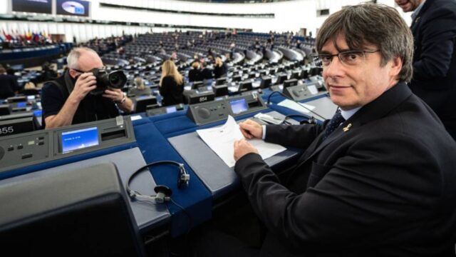 Eurocámara activa el proceso para decidir si levanta la inmunidad a Puigdemont