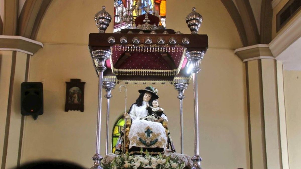 divina14a.jpg_49837381