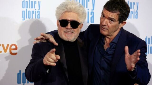 Almodóvar está feliz por las nominaciones y orgulloso de Antonio Banderas