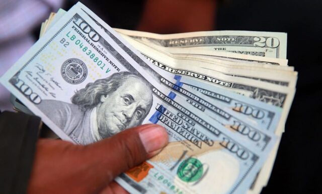 El valor del dólar superó los 80.000 bolívares este viernes