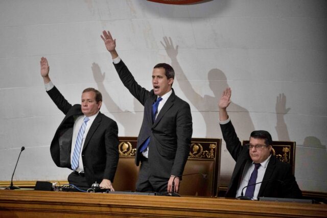Juan Guaidó resurgió como líder, pero debe convencer a los partidos minoritarios